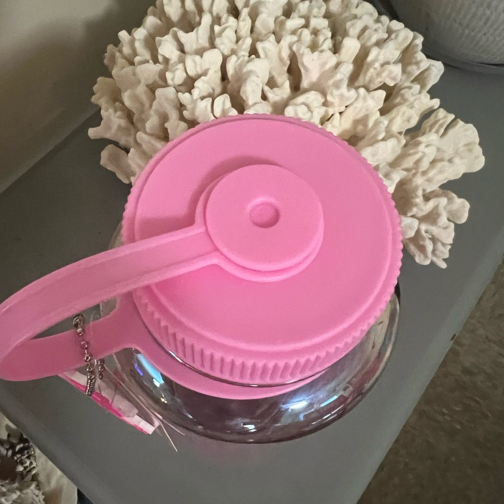 Barbie Pink Water Bottle - Picture 7 of 8